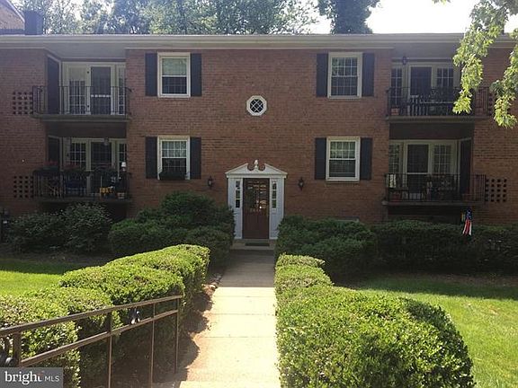 2nd image of 3846 Lyndhurst Dr APT 203
