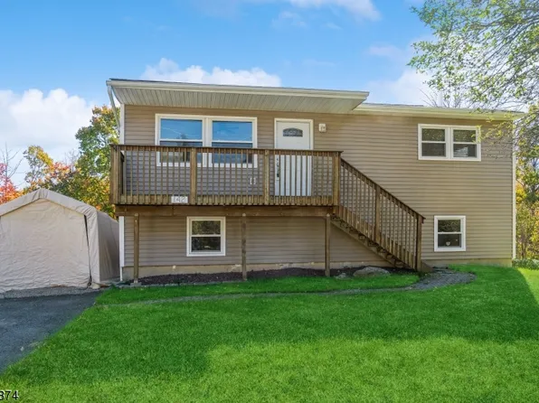 142 Barry Dr N, Vernon Twp., NJ 07422