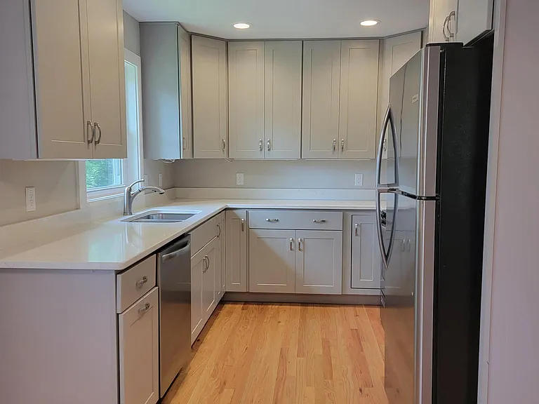 44 Pine Grove Ave — Photo 3