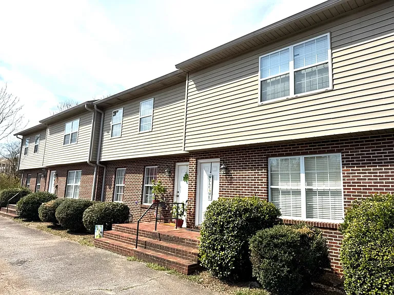 113 Cedar Dr #4 — Photo 1