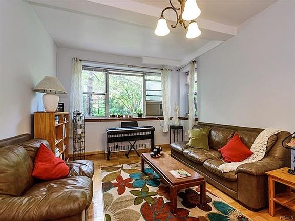 4th image of 3750 Hudson Manor Ter APT Hw