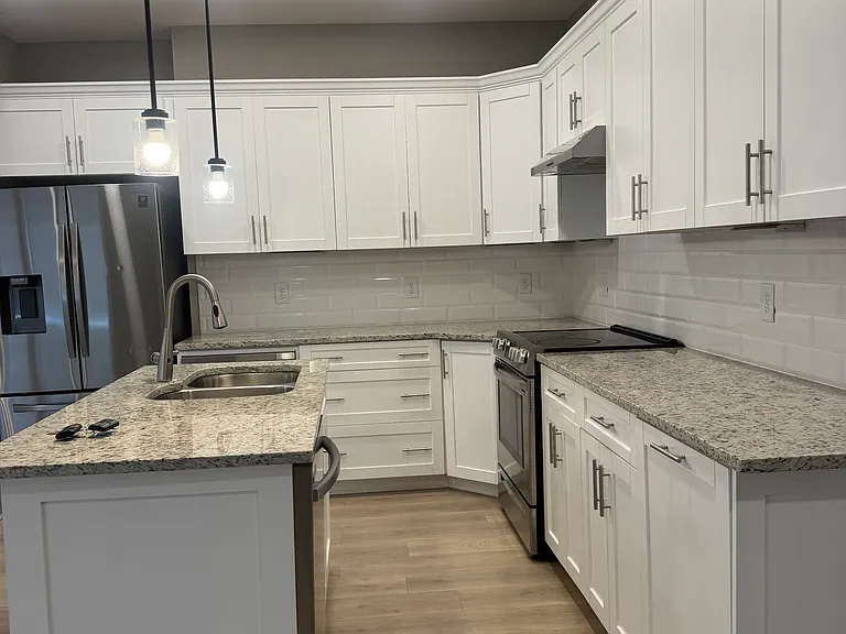 1121 Lawrence Ave #7 — Photo 7