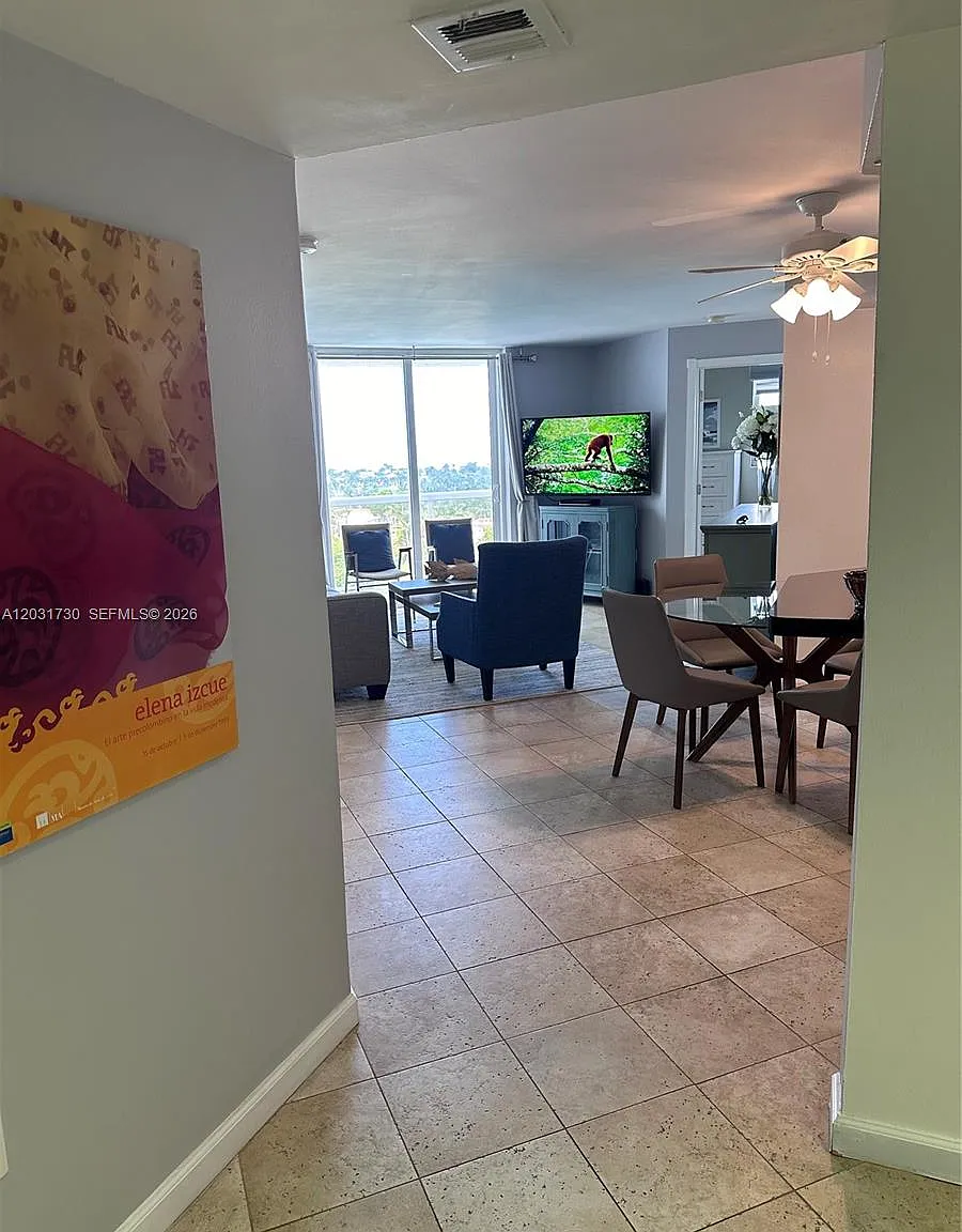 La Rive Gauche Condo — Photo 2