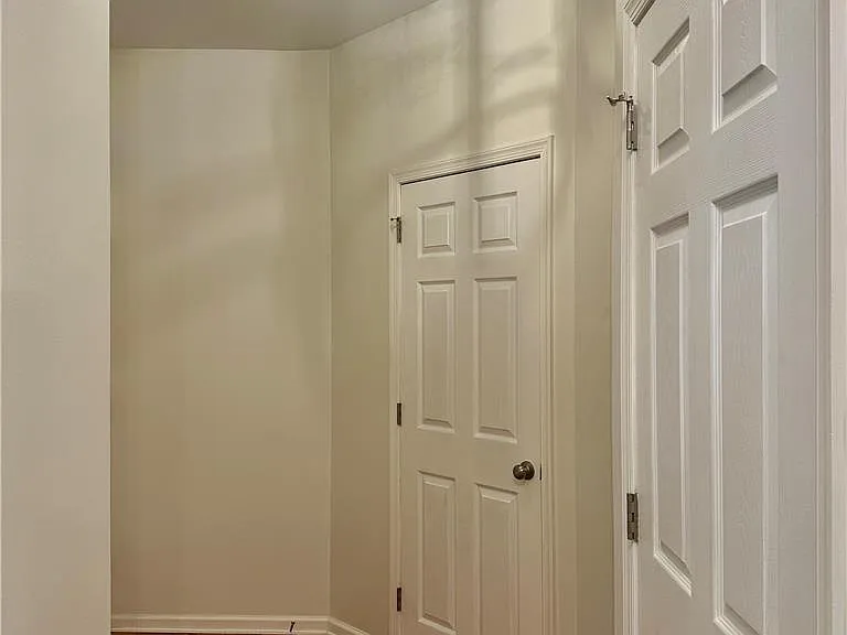 4312 Creek Rd — Photo 5