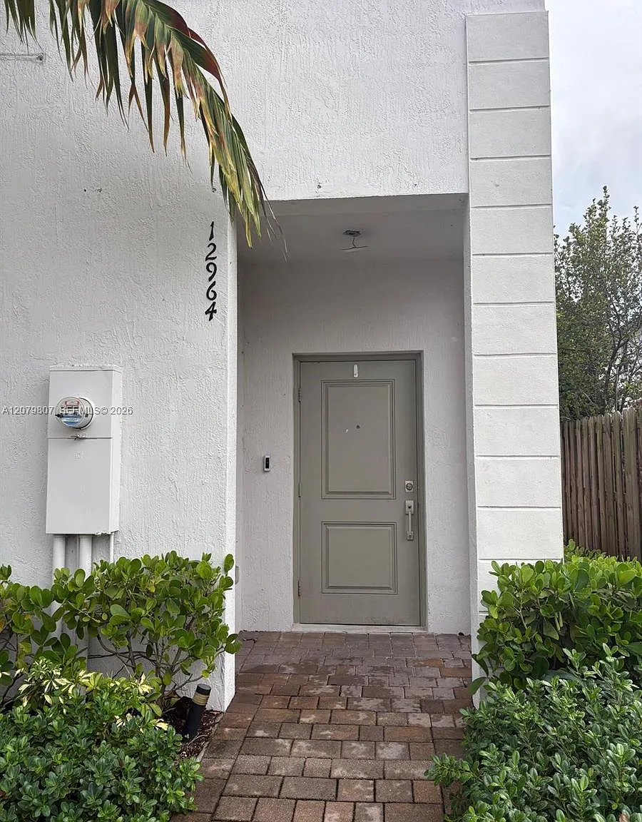 3 bed, 2.5 bath, 1545 sqft, $2,700 — Photo 1