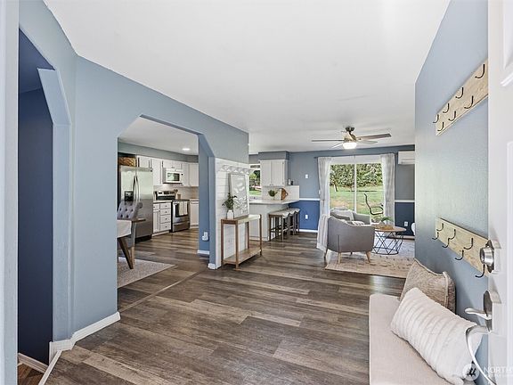 3rd image of 1586 Poplar Lane