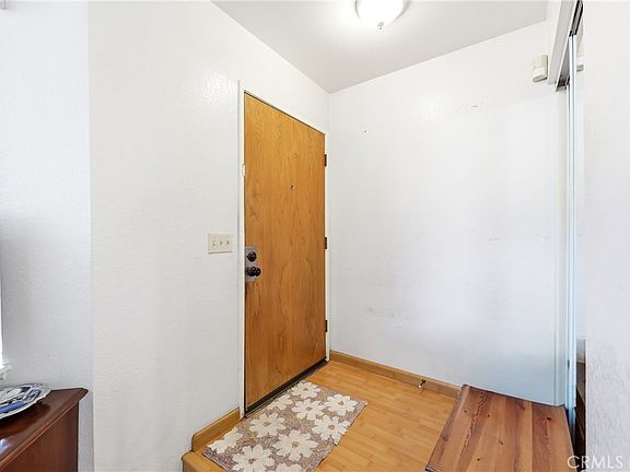 4th image of 32 Brownfield Ln