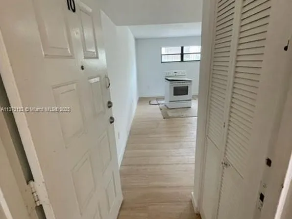 5 Olive Dr APT 10, Hialeah, FL 33010