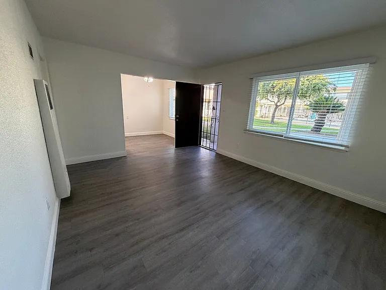 Welcome to the Dailey Court Apartments! — Photo 11
