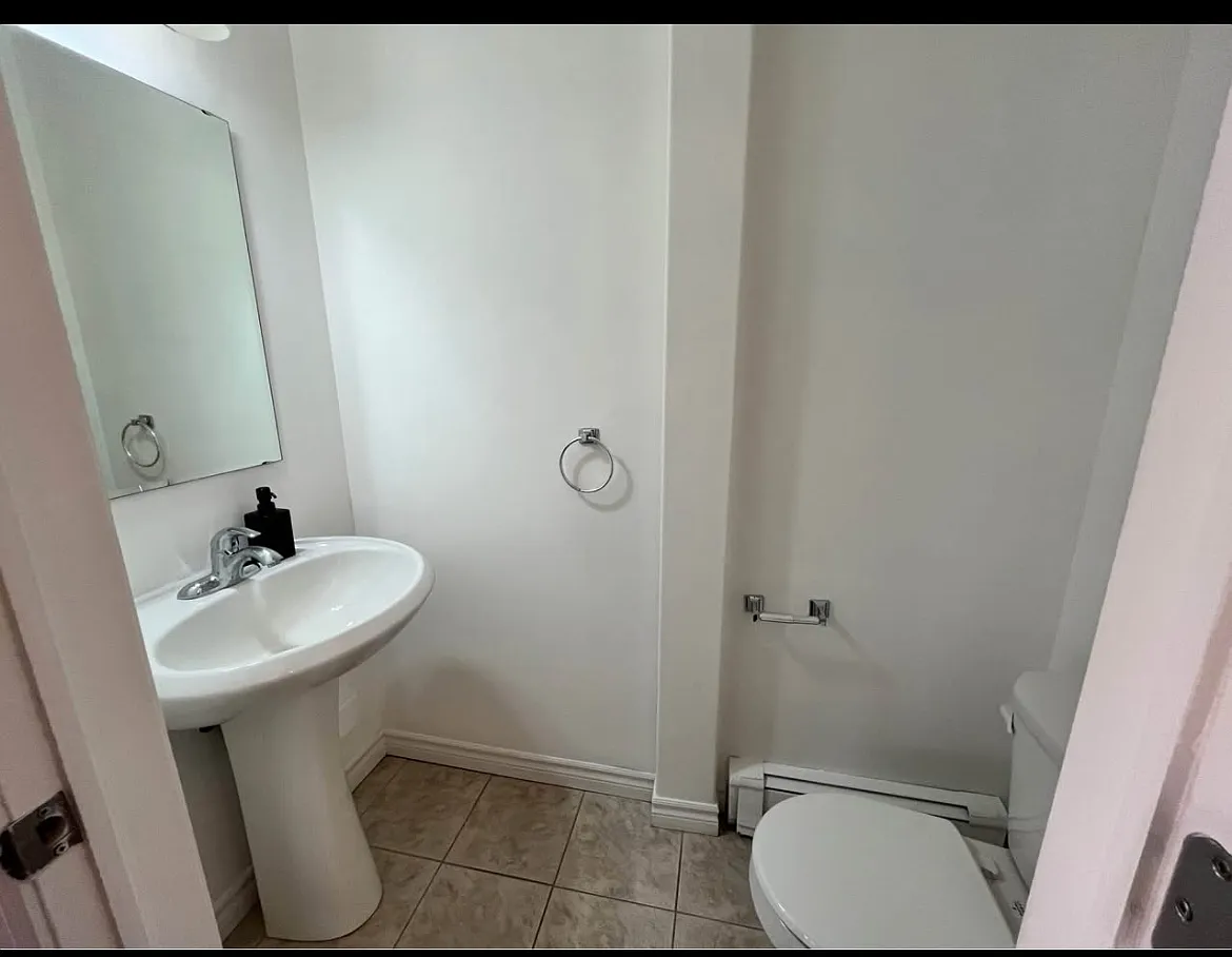 3 bed, 2.5 bath, 1302 sqft, $2,650 — Photo 3