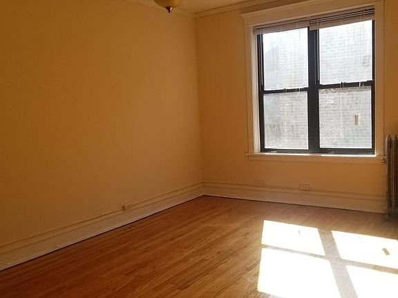 5th image of 1525 W Winnemac Ave APT 3E