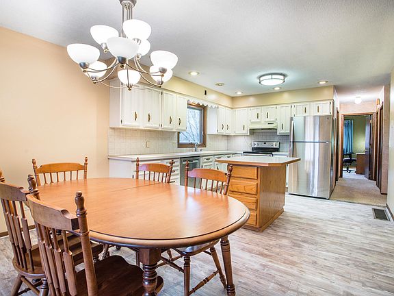 3rd image of 38497 Walker Lake Dr