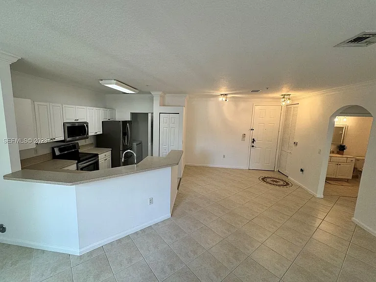 4602 SW 160th Ave — Photo 3