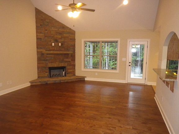 3rd image of 365 Lee Road 2145