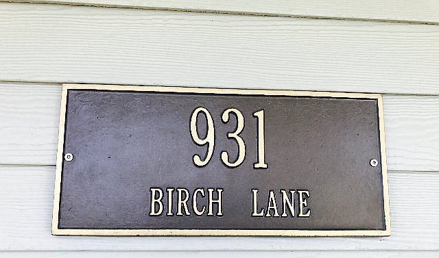2nd image of 913 Birch Ln