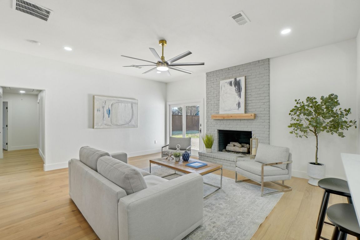Clearhaven Dr-005.jpg