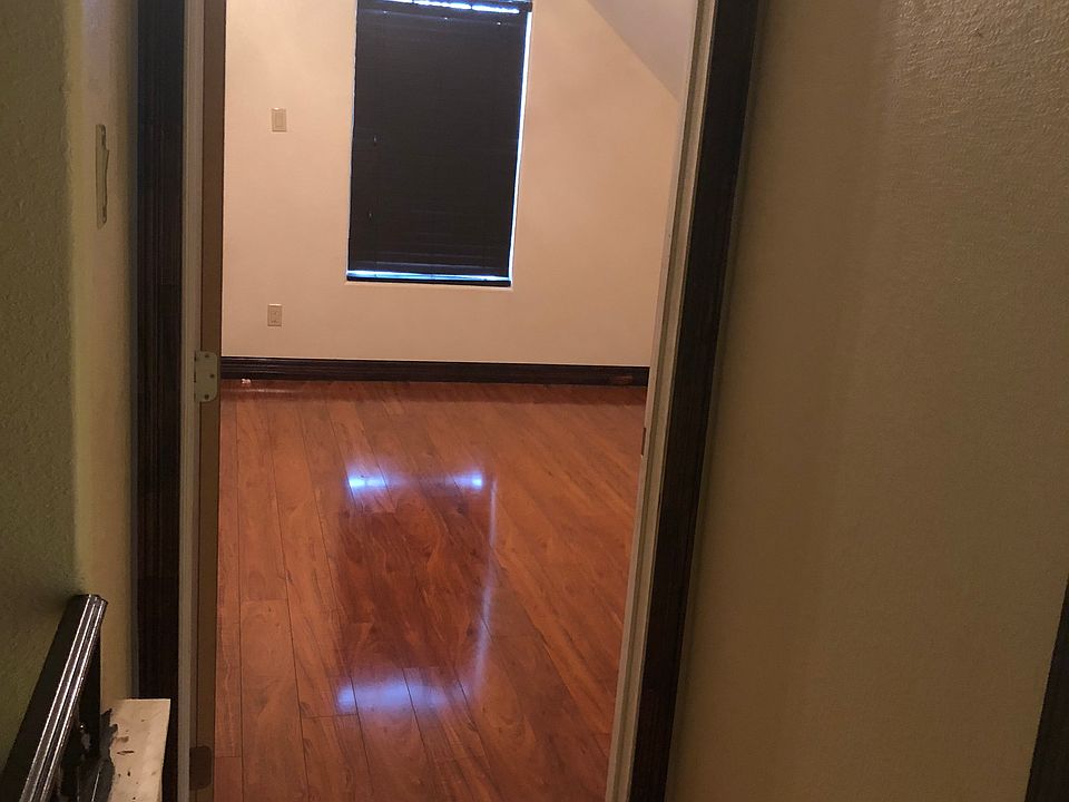 2nd image of 920 N Bartlett Ave