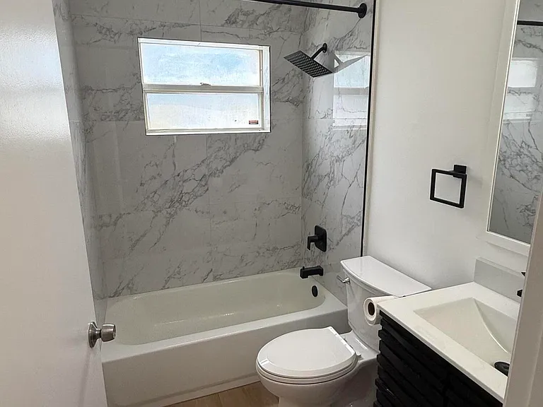 6249 Foster St — Photo 10