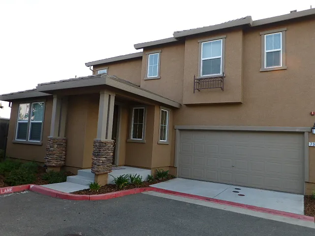 734 Courtyards Loop photo 1