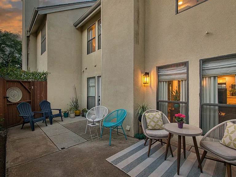 921 E Foxhill Dr — Photo 29