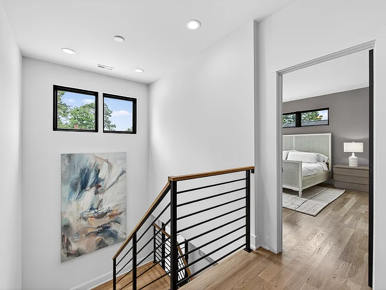 504 Shelton St — Photo 24