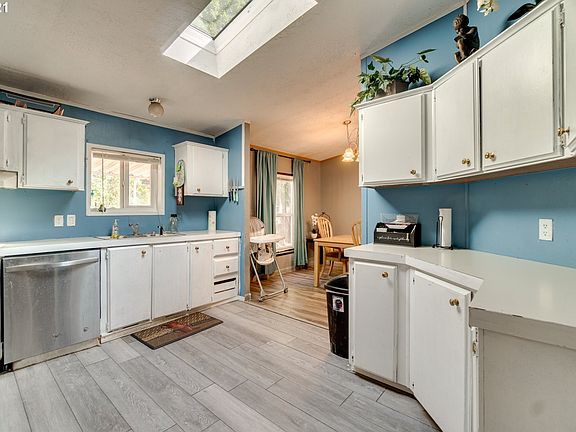 4th image of 9500 NE 64th St