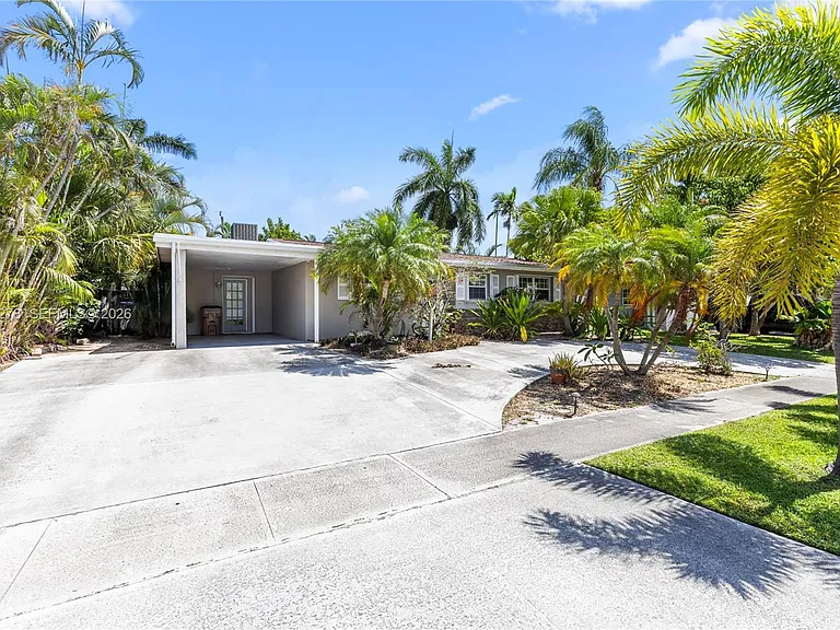 809 SE 14th Dr — Photo 3