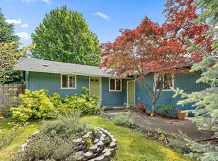 521 S 2nd St, Talent, OR 97540