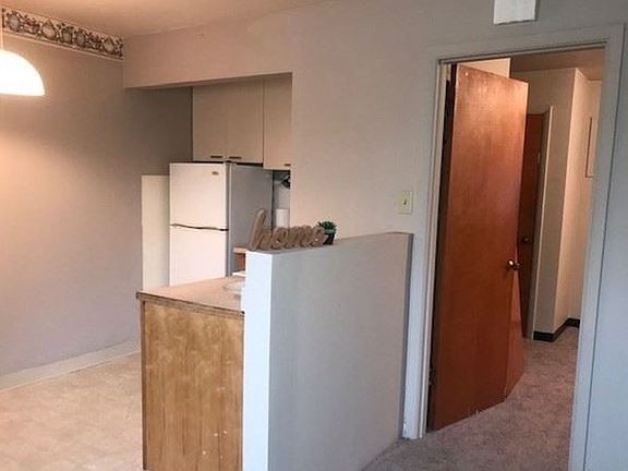 2nd image of 200 N McKenzie St APT 2