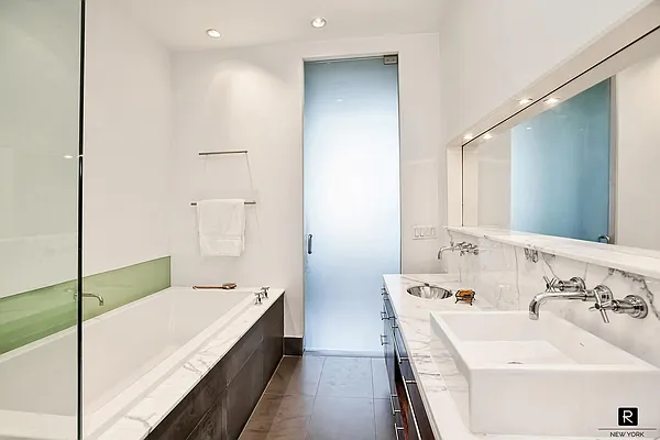 Sold by R New York | media 9