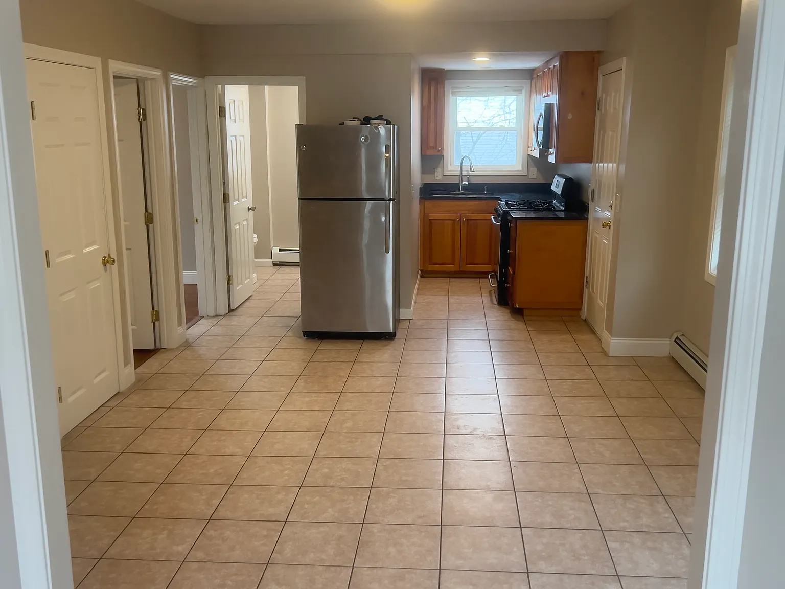3 bed, 1066 sqft, $2,000 — Photo 2
