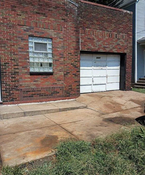 1027 Garth Ave
