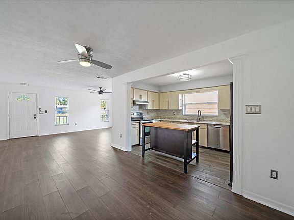 2nd image of 2619 Robinson Ave