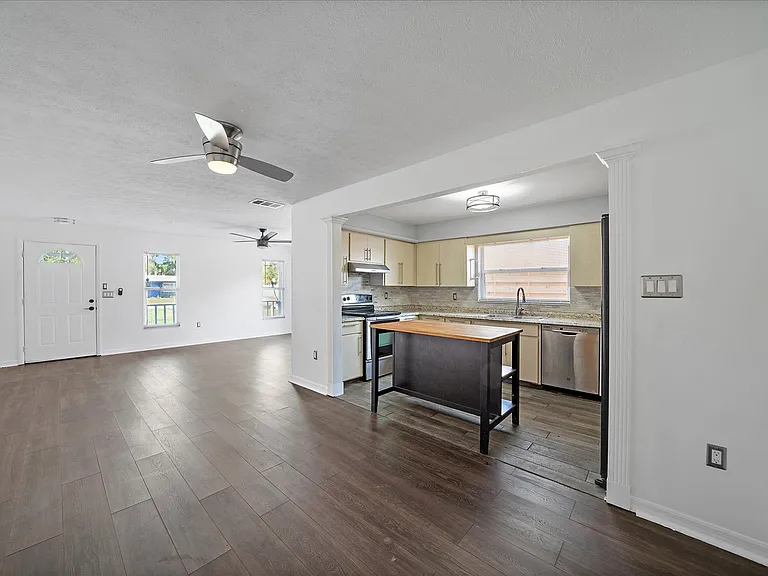 2619 Robinson Ave — Photo 10