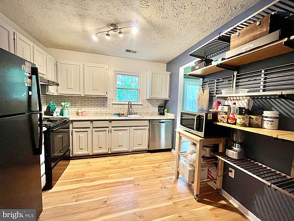 4th image of 4216 Drake Ct