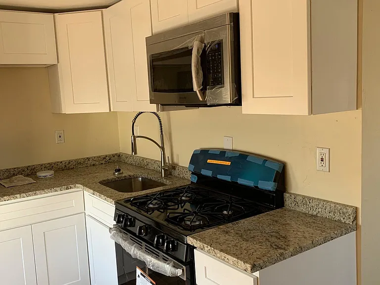 233 London St #3 — Photo 14
