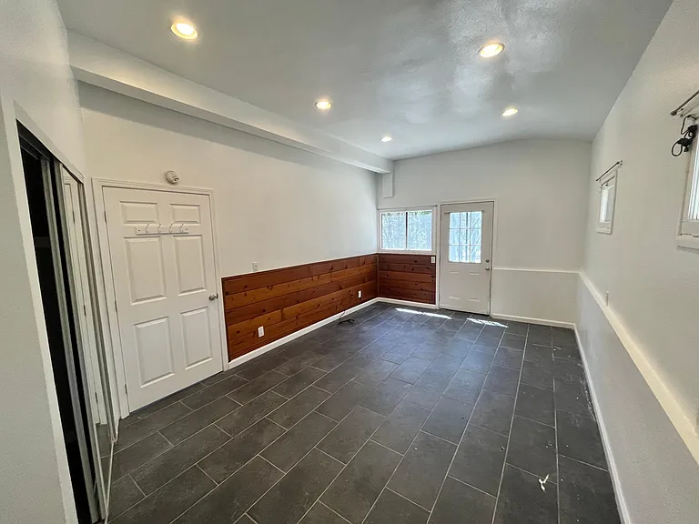 Delano Dr — Photo 9