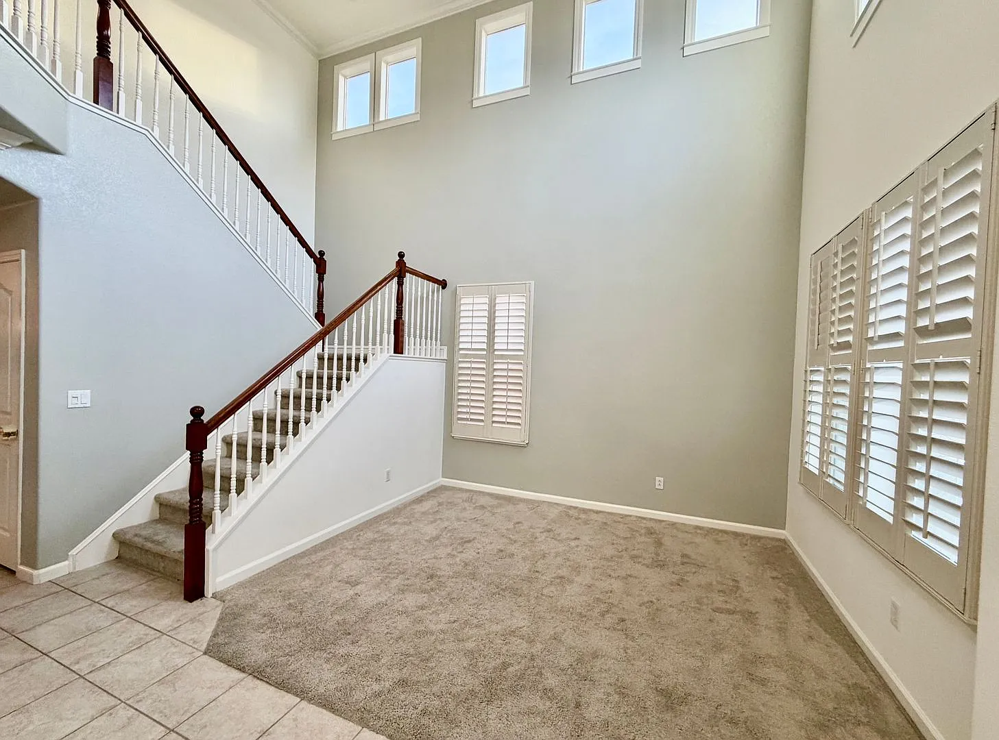 Clean And Spacious 4 Bed, 2.5 Bath With Covered Back Patio And Lush Landscaping In Westlake Commu... — Photo 3