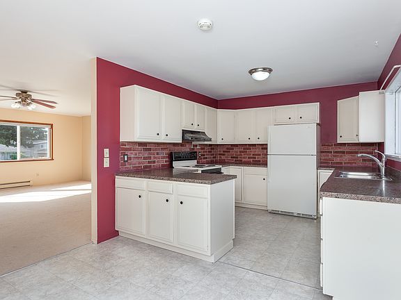 5th image of 6321 188th St SW