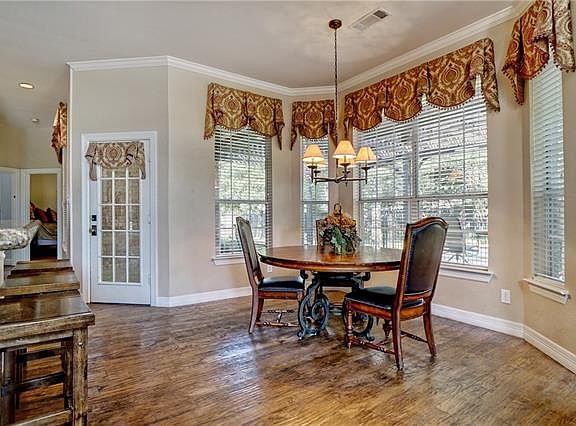 4th image of 240 Glenrose Ct