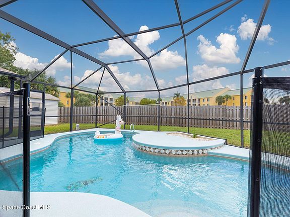 3rd image of 233 Cinnamon Lake Cir