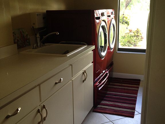 Laundry w/ sink