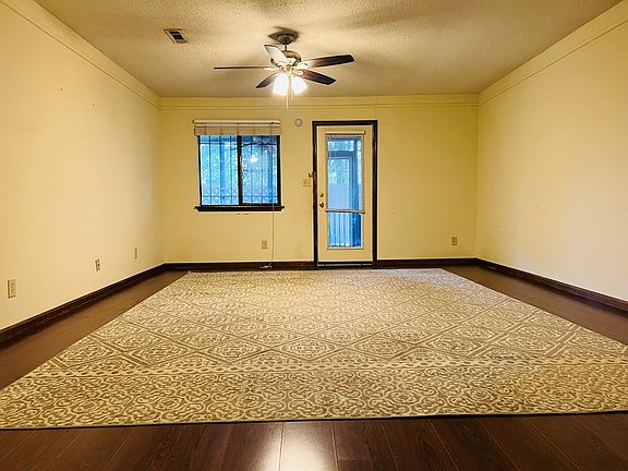 3rd image of 526 Heritage Pl