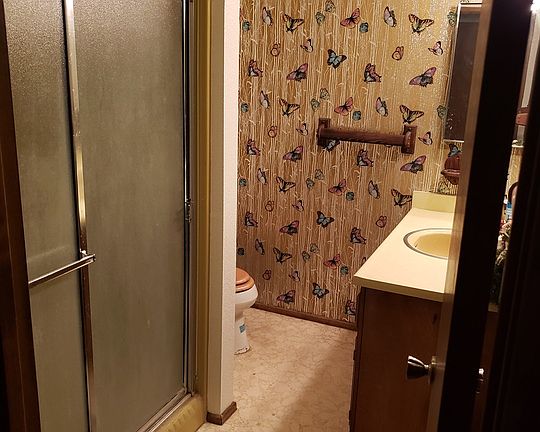 3rd image of 170 Oriole Dr