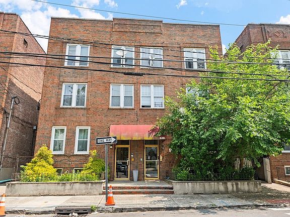 2nd image of 248 Clendenny Ave APT 4