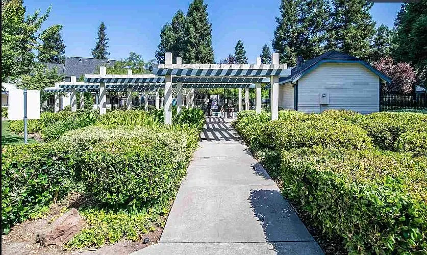302 Sequim Cmn — Photo 4