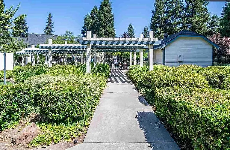 302 Sequim Cmn — Photo 4