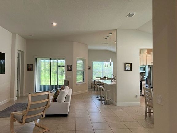 3rd image of 3915 Carrick Bend Dr