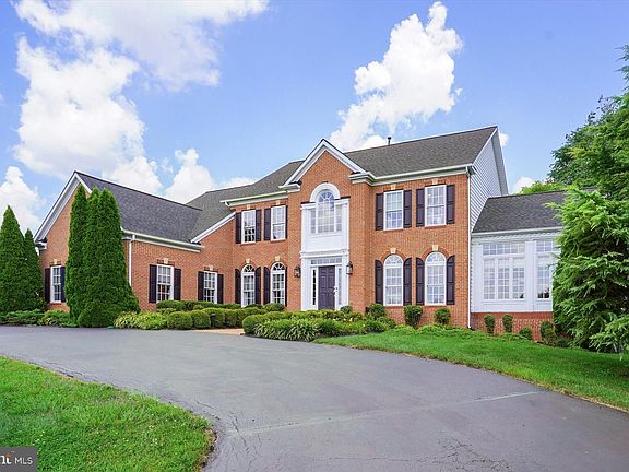 3rd image of 22337 Essex View Dr