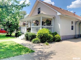 1406 W Cherry St, Marion, IL 62959